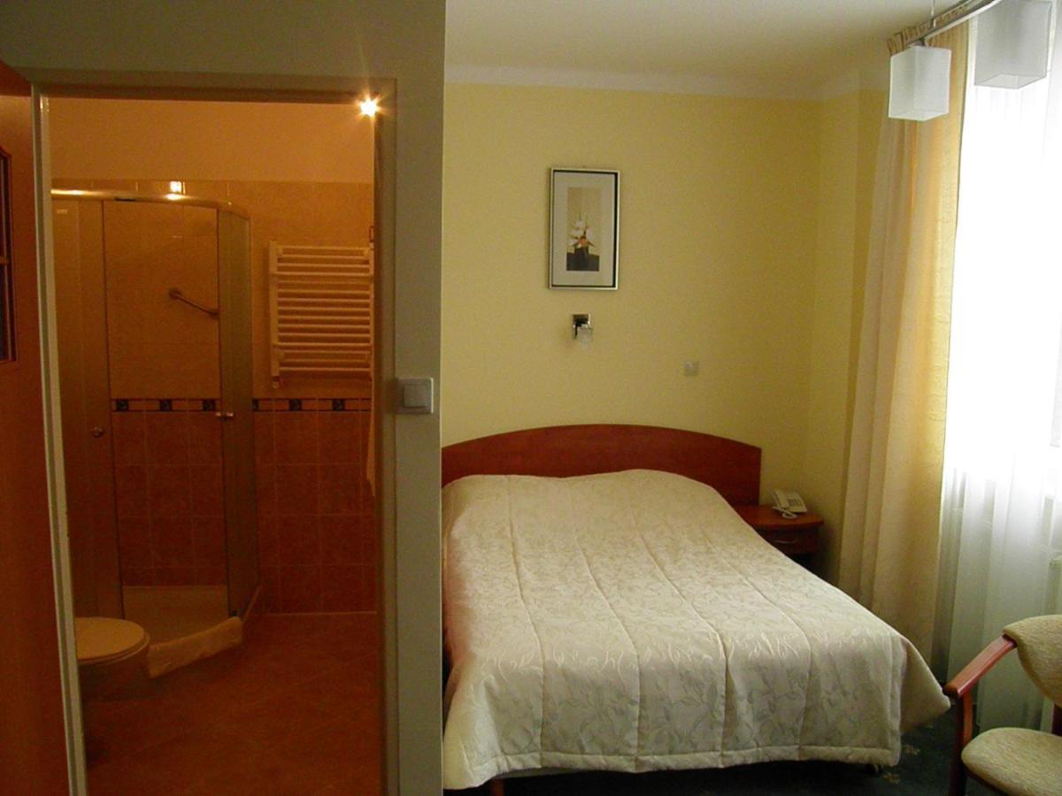 Hotel Gromada Arka Lux كوزتسالين الغرفة الصورة