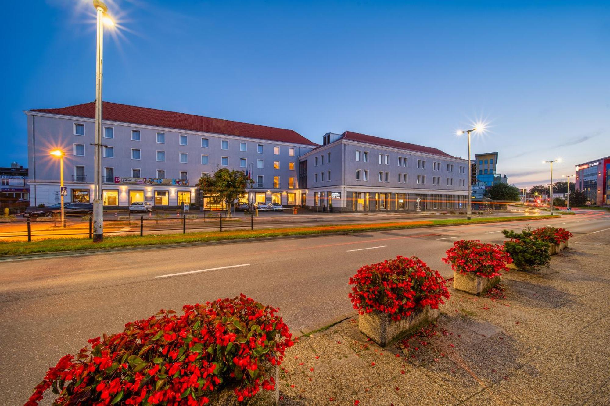 Hotel Gromada Arka Lux كوزتسالين المظهر الخارجي الصورة