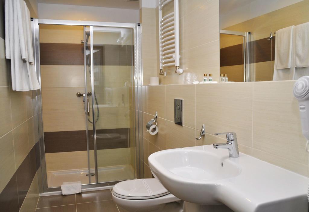 Hotel Gromada Arka Lux كوزتسالين المظهر الخارجي الصورة